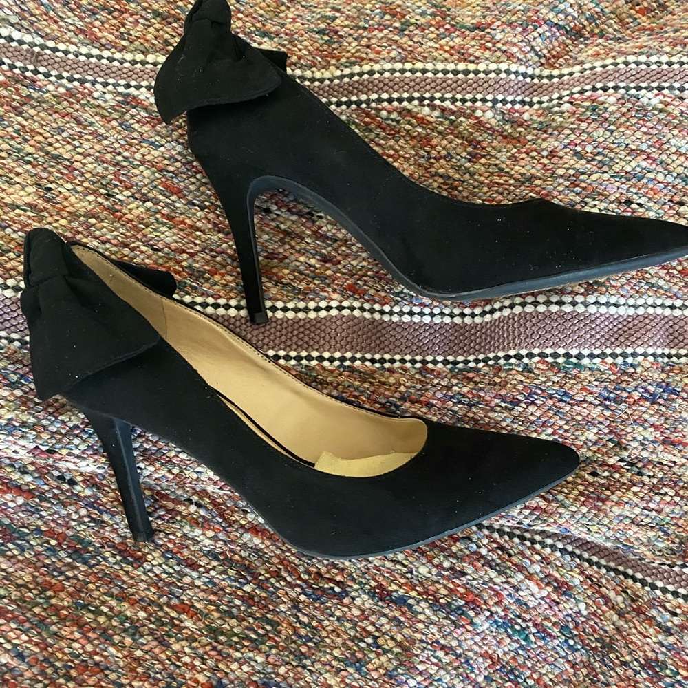 Velveteen Heels w Bows on the back by Jessica Simpson!!